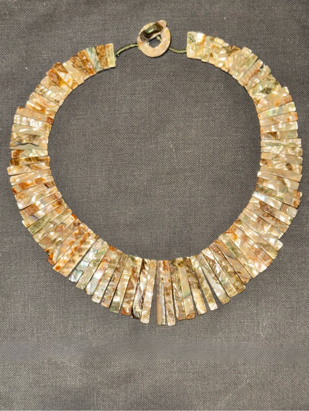 2-in-1 Reversible necklace - Natural Mother of Pearl & Iridescent Abalone Choker - Picture 4 of 8